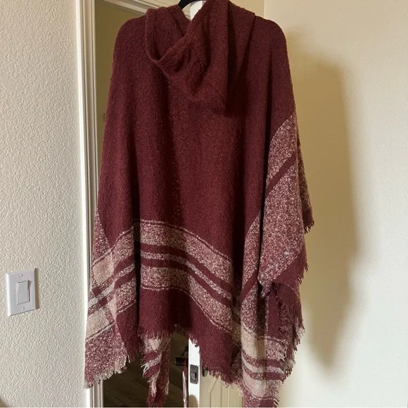 World Market Hooded Shawl with Pockets - Picture 5 of 5